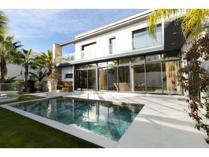 Villa prestigieuse T6 standing  piscine  garage  100m de la