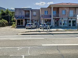 Local commercial SAN-NICOLAO