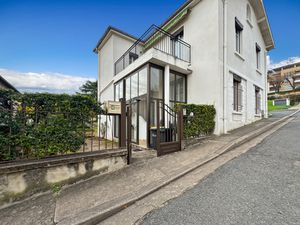 Au cœur historique de Trévoux  près des bords de Saône  Spacieuse maison familiale de vill