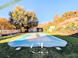 Maison familiale T5/6 de 219 m² habitables  avec piscine et plusieurs dépendances