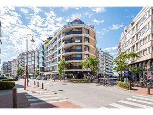 appartement in het Zoute met breed zijdelings zeezicht