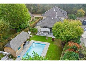 Imposante ruime villa met zwembad en een prachtige tuin