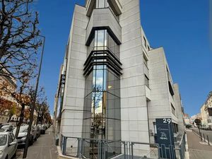 Bureaux très fonctionnels et situés à proximité du RER