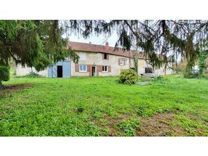 24400 fermette proche Mussidan : maison   2 granges   hangar tabac et hangar sur 8000 m²