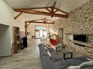 Maison en pierre rénovée avec jardin