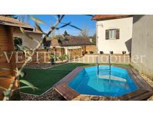 Grande maison de village entièrement rénovée  comprenant 2 appartements loués et une maiso