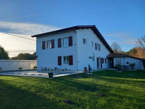 Mouguerre : villa 7 pièces avec piscine et garage