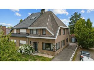 Halfopen gezinswoning in het hart van het landelijke Gontrode  met zicht op agrarisch gebi