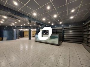 Location Commerce Nimes 30000