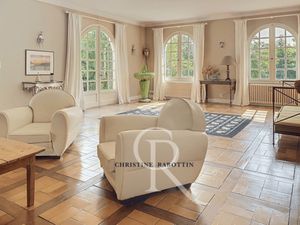 En exclusivité  grande propriété princière de 285 m2 à 2 pas de Biarritz