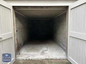 Parking à louer 13.2 m² - Eybens (38) - 85€