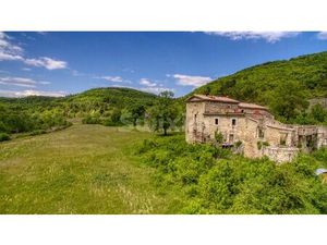 Dans un cadre exceptionnel mas a rénover