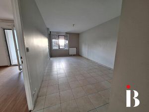 COUERON BOURG - T2 AVEC GARAGE FERME