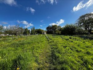 DONGES Terrain constructible 854 m² environ