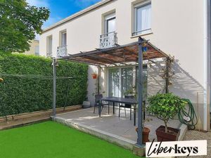 Pavillon cosy avec terrasse  jardin et stationnement – Résidence récente