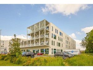 Roeselare - centrum : Kantoorruimtes van in totaal 535m² bruto en terrassen op commerciële