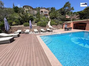 Mansion pied dans l'eau