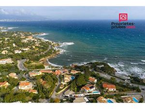 Villa Saint Aygulf 9 pièces -255 m2- VUE MER- PISCINE- GARAGE