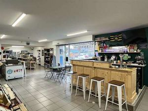 Vente Bureaux et commerces à L'Éguille (17600) : à vendre / 170m² L'Éguille