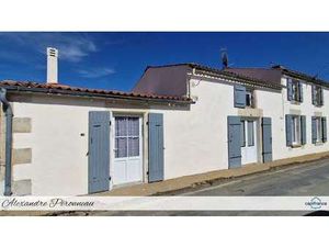 Vente Longère et corps de ferme Piscine à Ferrières (17170) : à vendre Piscine / 170m² Fer