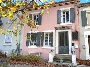 Belle maison de village au bord du Canal avec jardin et piscine dans village animé près de