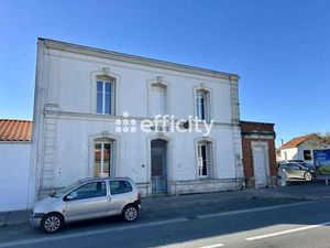 Vente Bureaux et commerces à La Tremblade (17390) : à vendre / 125m² La Tremblade
