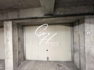 Location parking 27m2 Grenoble 38000 - 126 € - Surface Privée