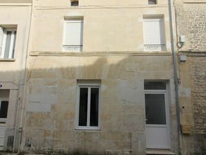 Location maison 2 pièces 92m2 Pons 17800 - 730 € - Surface Privée