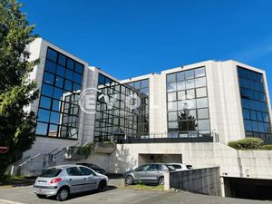 BUREAUX RENOVES ET CLIMATISES A LOUER