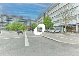 A LOUER  Bureaux rénovés avec terrasse