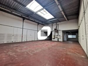 A LOUER  BELLE Hauteur sous-plafond