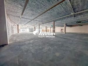 Local commercial 814 m² pied d'immeuble centre-ville Parthenay