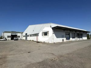 A LOUER  Stockage & Show-room