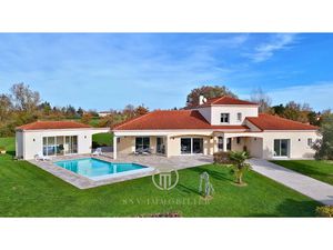 Vente maison 9 pièces 276 m² à Roanne (42300)  1 150 000 €