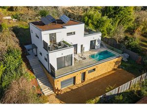 Vente maison 8 pièces 204 m² à Saint-Cyr-au-Mont-d'Or (69450)  1 280 000 €