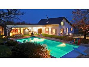 Maison familiale moderne avec prestations haut de gamme  4 chambres  piscine et sous-sol