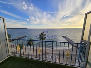 Location 2 pièces vue mer  Juan les pins  dernier étage