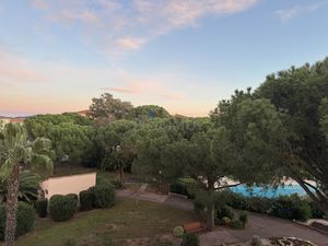 RESIDENCE AVEC PARC ET PISCINE - APPARTEMENT T2 et TERRASSE