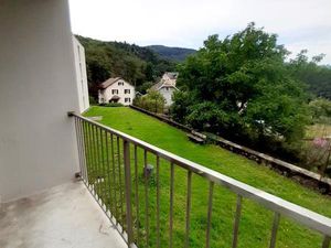 Appt T3 avec balcon  centre du village