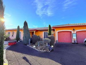 4 chambres et 2 salles d'eau  double garage attenant et un indépendant !