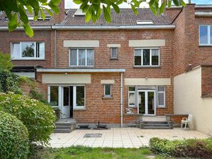 Maison à vendre avec garage et terrasse   Forest (VBD60105)