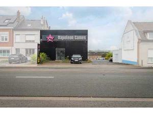 Immeuble résidentiel et commercial de 305 m²