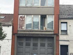 ENTREPOT + 2 APPARTEMENTS 2 CH