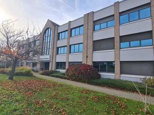 Bureaux +/- 2 400 m²