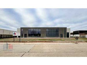 Entrepôt de 649 m² À LOUER À LIER