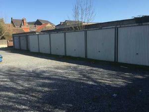 16 garages à vendre ou par lots de 4 garages