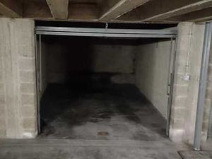 Garage fermé à louer