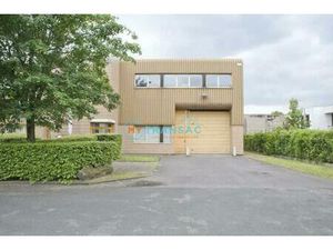 Location local industriel 385 m² à Lognes (77185)