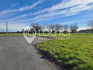 Terrain constructible de 1 506 m2 au calme  au centre du vil