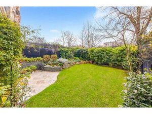 Avenue Foch - Place de l’Étoile. Superbe appartement de 194m² avec 81m² de Jardin plein Su